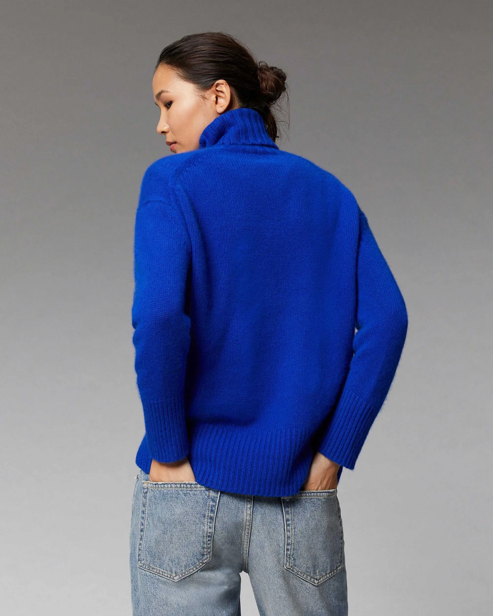 Sale FROM FUTURE Pull Col Roule Oversize Pop Blue